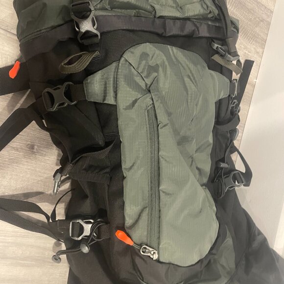 Bear Grylls 45L Hiking Hydration Backpack, Day Pack With 2L Water Bladder - Picture 10 of 10